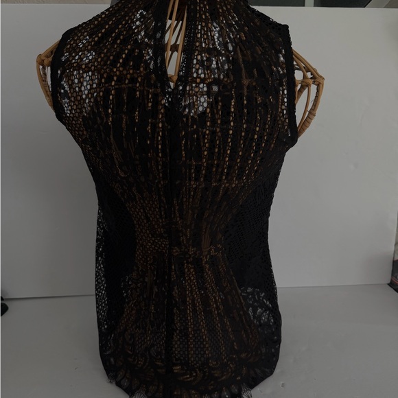 Clio Black Lace Sleeveless Blouse - Picture 11 of 12